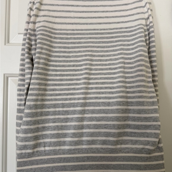 Banana republic Striped Gray and White Women's Sweater long sleeve top - Picture 4 of 5